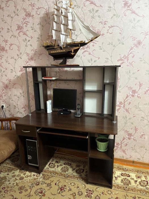 Компьютерный стол