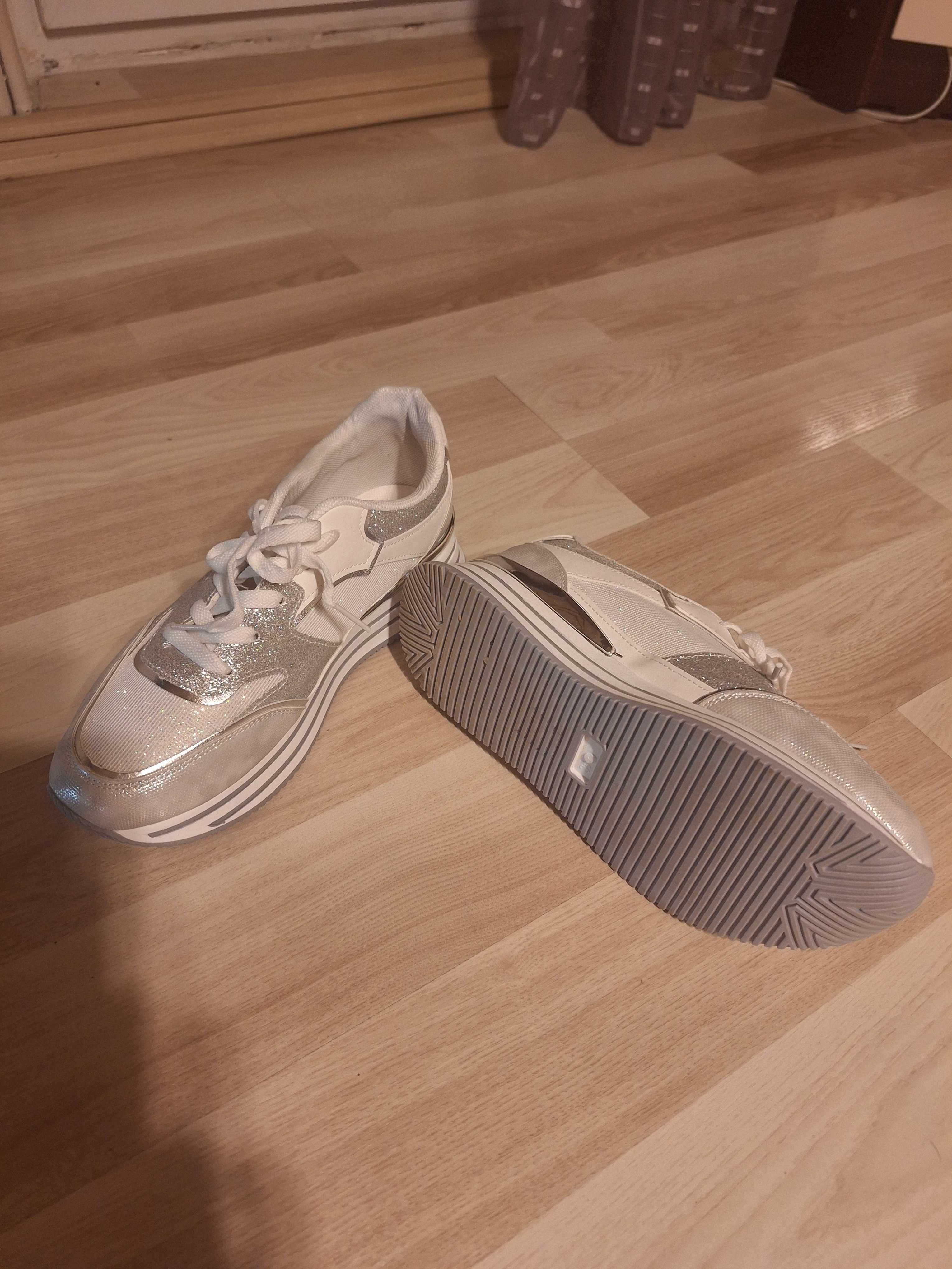 Sneakers albi…argintii,noi,marimea 39
