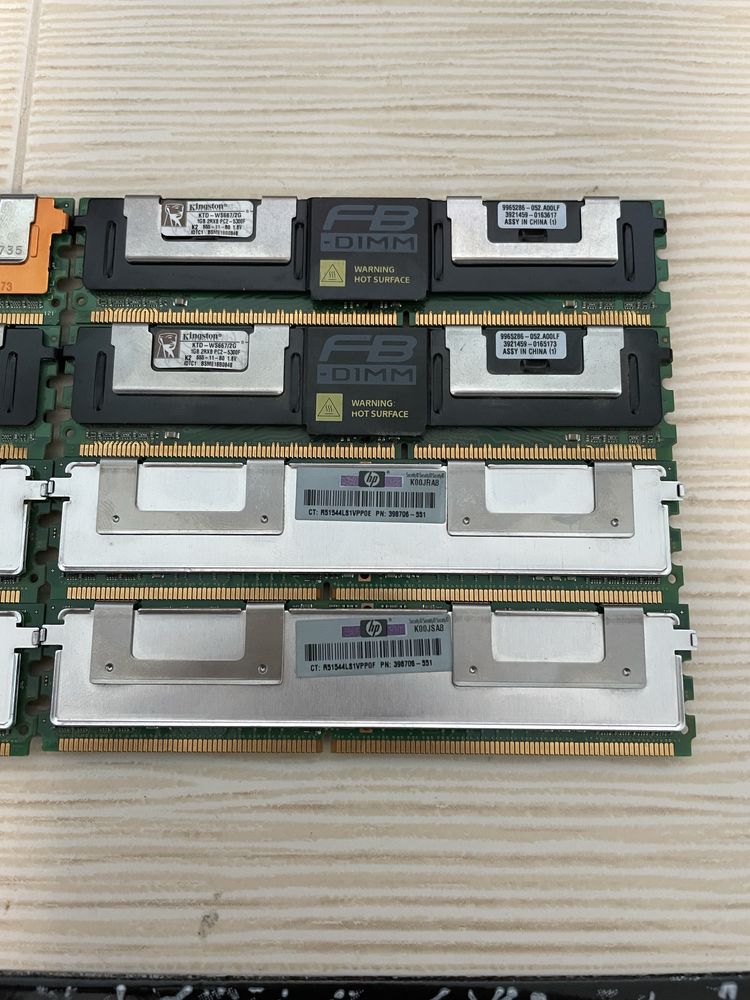 8x1GB RAM памет (сървърна)