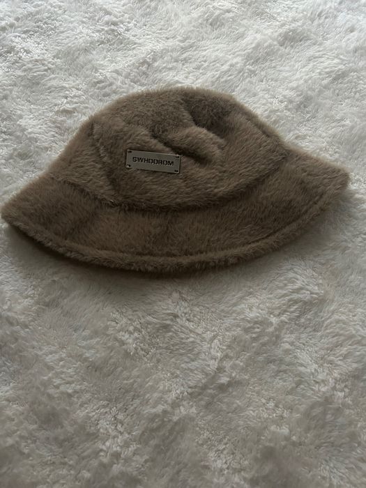 Пончо с подарък шапка .НОВИ