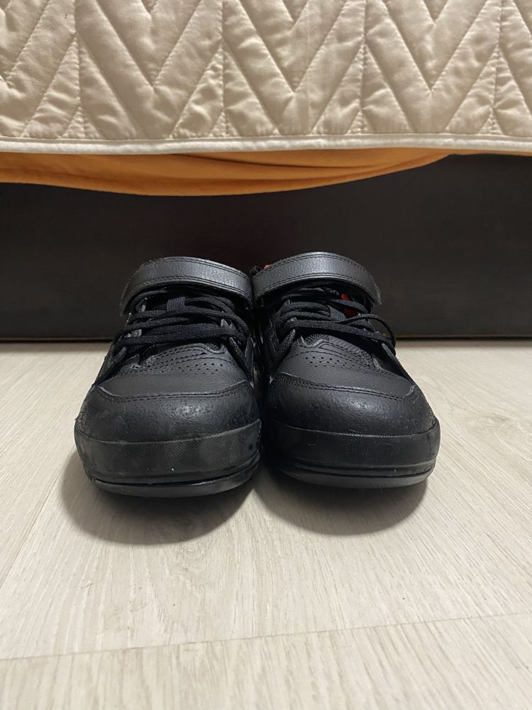 Обувки за клипсове adidas five ten