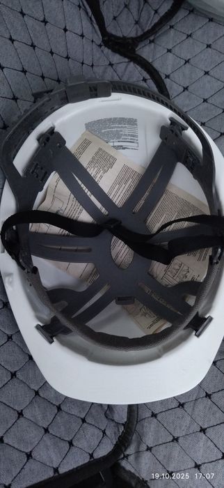 Каска мастера проверяющего.