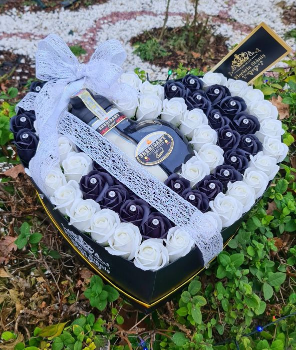 Flori SUPERBE de Lux  - Cutii cu flori, dulciuri si bauturi - UNICAT!
