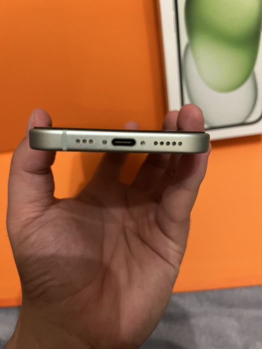 iPhone 15 в отличном состоянии