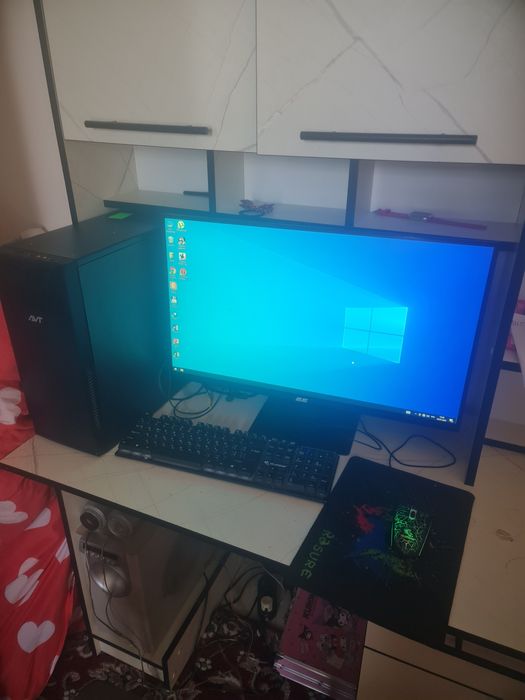 Kompyuter sotiladi polni komplekt.