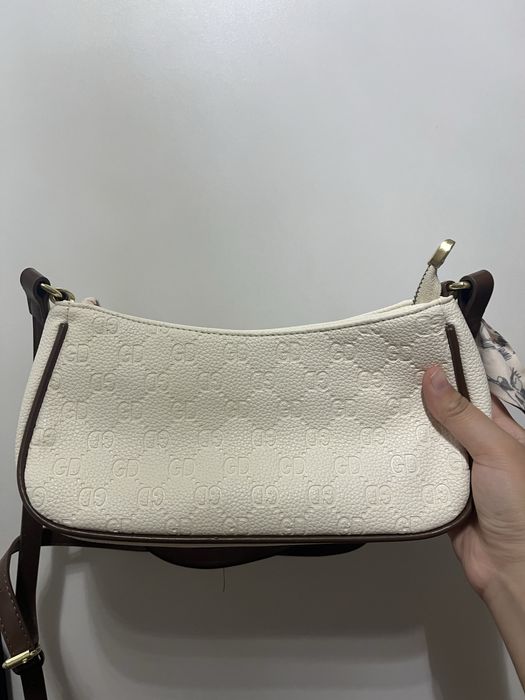 Сумка белого цвета,в хорошем состоянии