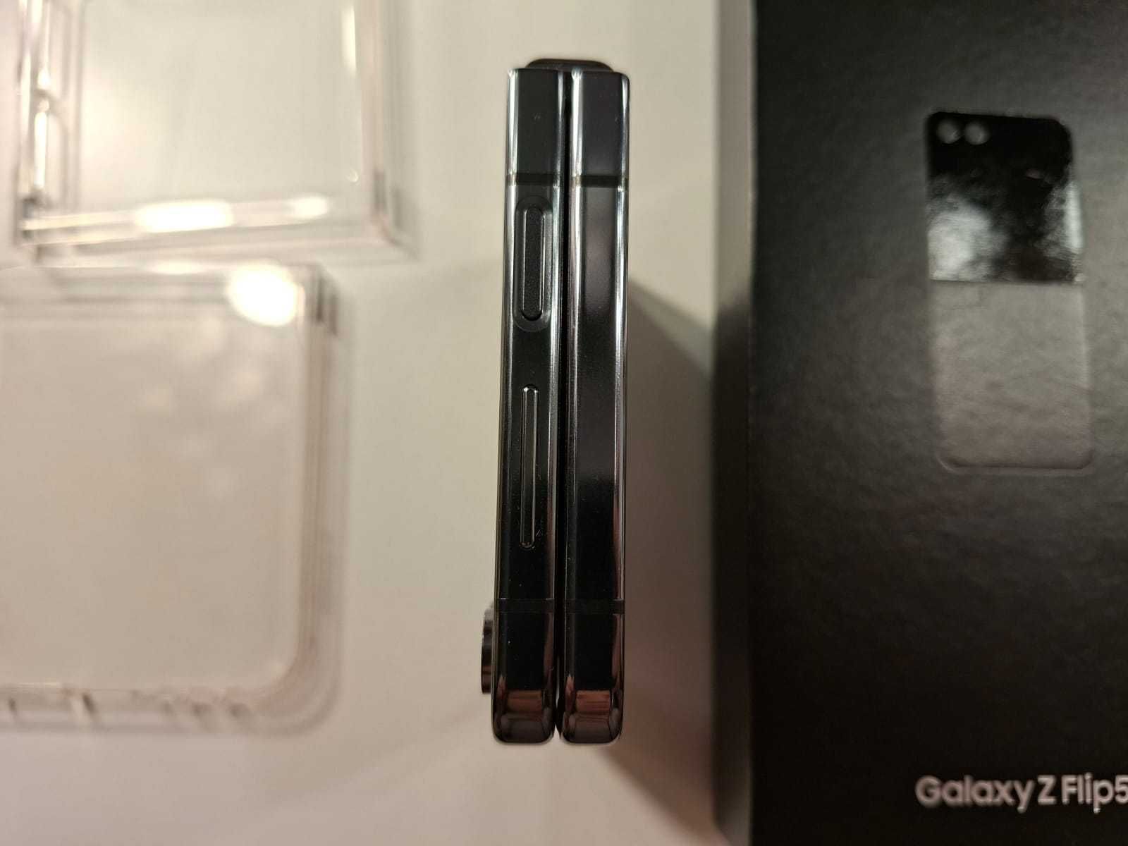 Samsung Galaxy Flip 5 512 GB Graphite в гаранция
