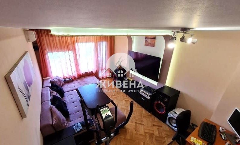Продавам панелен 4-стаен апартамент, кв. Владиславово
