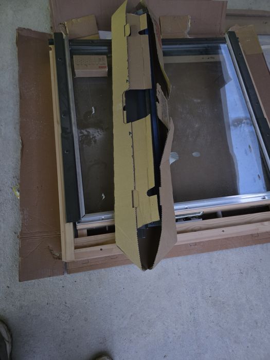 Vind velux nou. Nu a fost montat.