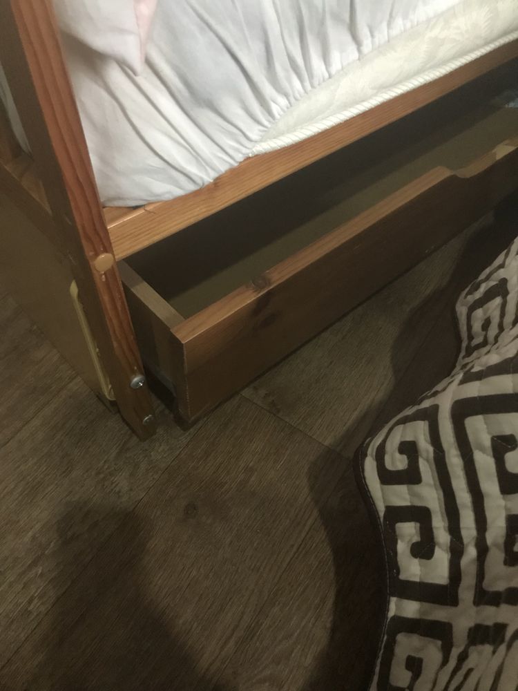 Детская кроватка с маятником