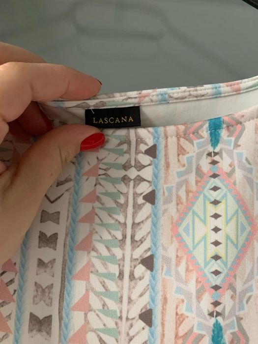 Vând rochie de zi sau ocazie .