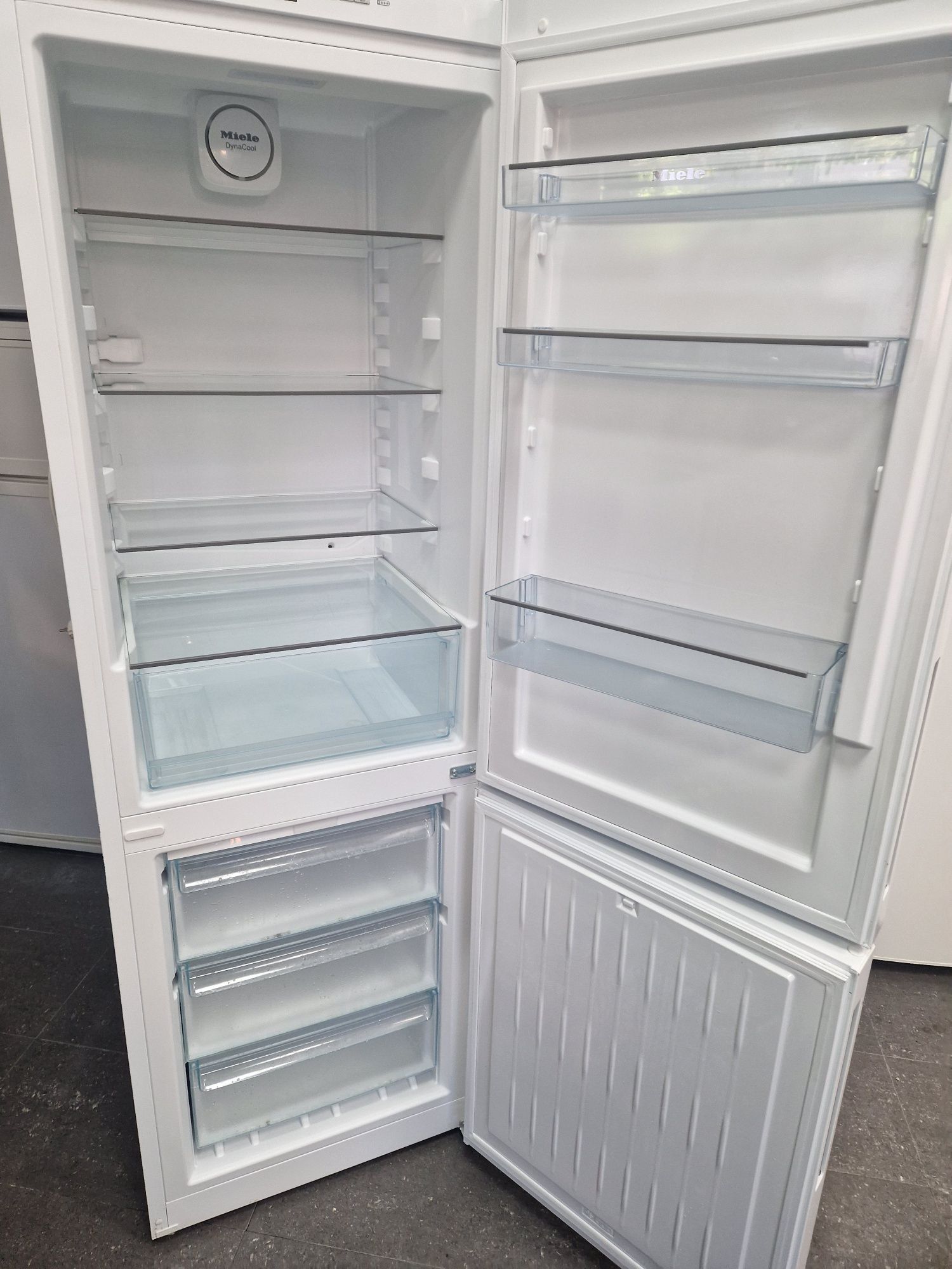 Хладилник с Фризер Miele A++ No frost
