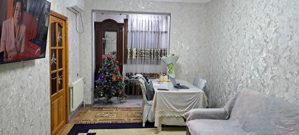 Чиланзар 8, Продаётся квартира 2/4/4, ор-р: Оптовый Рынок