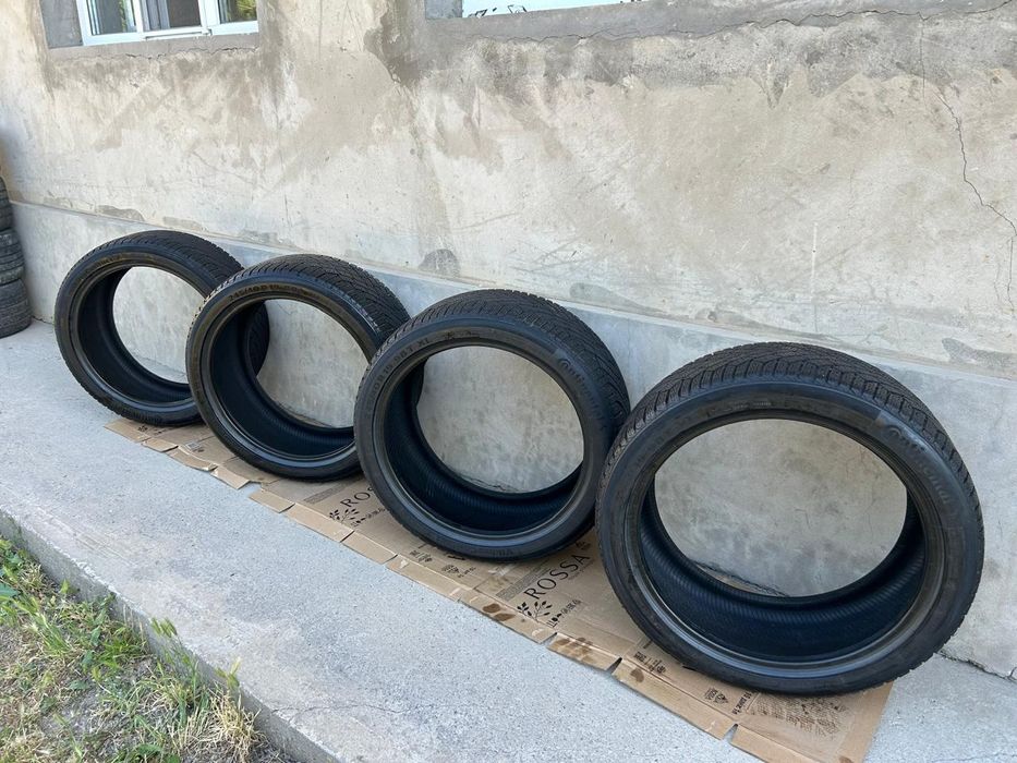 Зимние Шины в отличном состоянии. ,