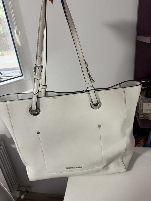 Бяла чанта michael kors