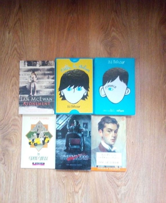 Cărți adolescenți 20 lei