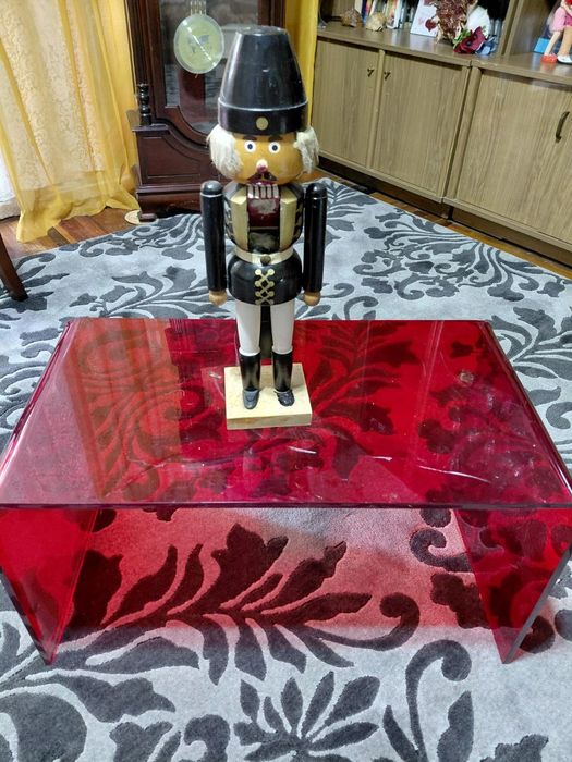 Подставки для витрин в магазинв