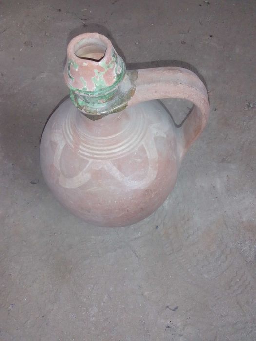 Стари съдове за бита и градината