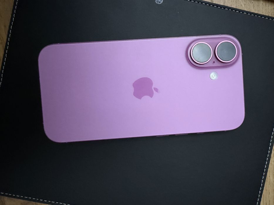 Продавам айфон 16 без забележки