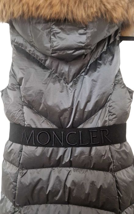 Moncler дълъг елек с качулка