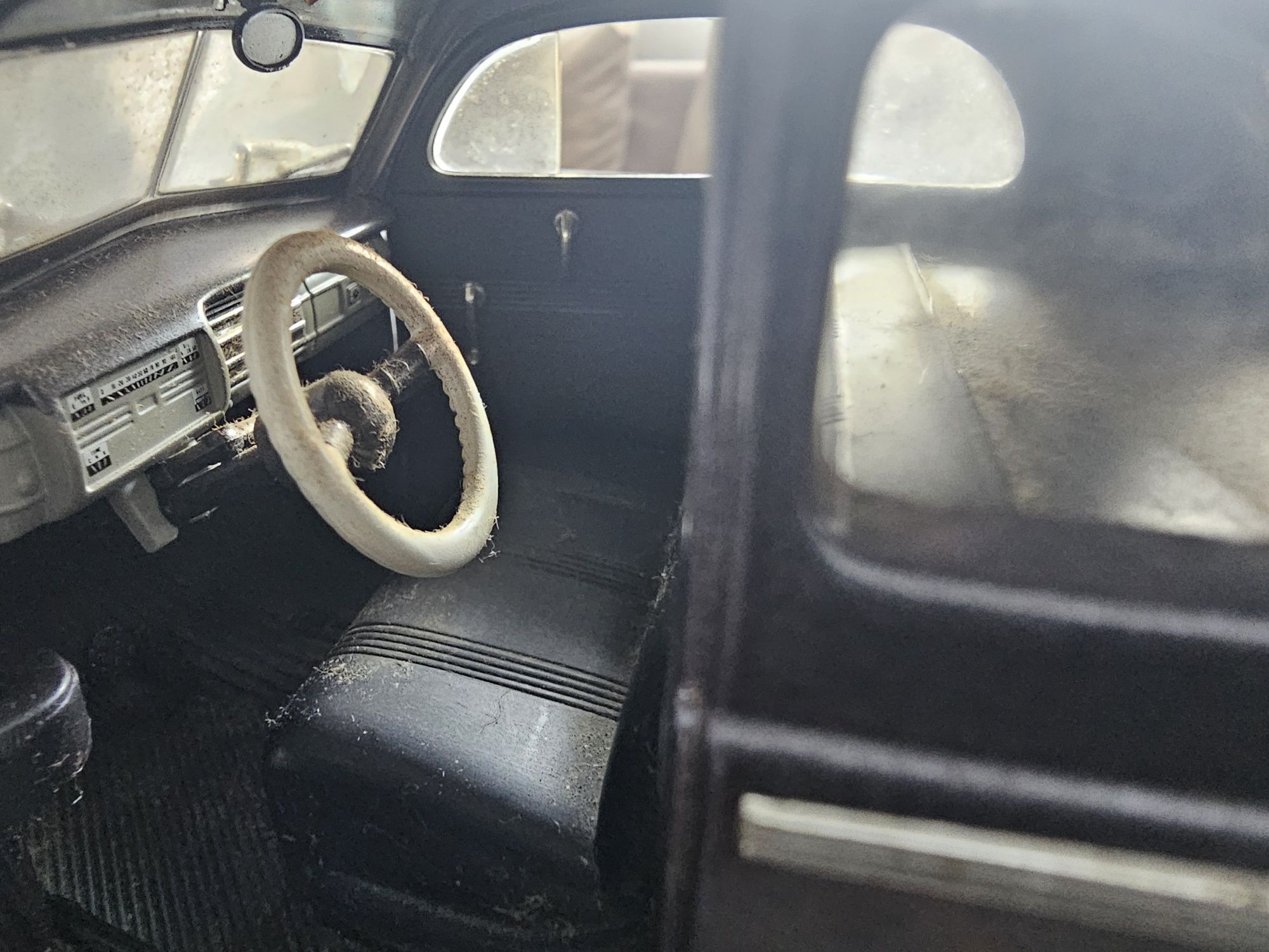 Малко ретро - 1940 
Ford Deluxe Coupe 
Мащаб 1/18
Цена 100лв