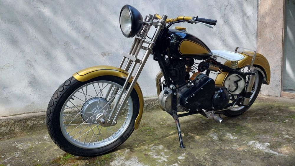 De vanzare motocicleta veche anii 30 triumph tiz norton bsa