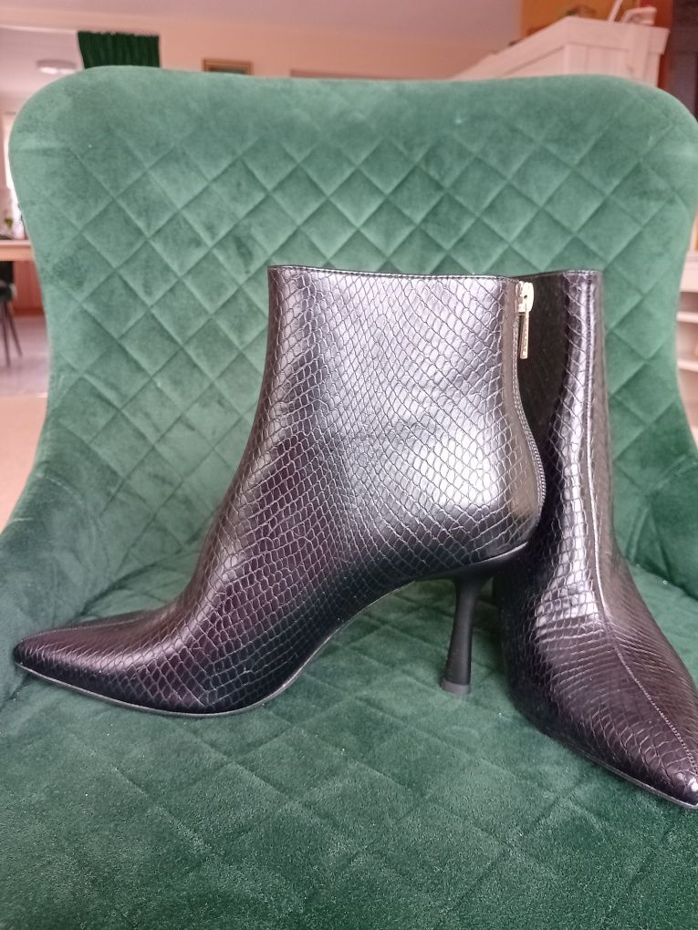 Botine elegante Stradivarius mărimea 38