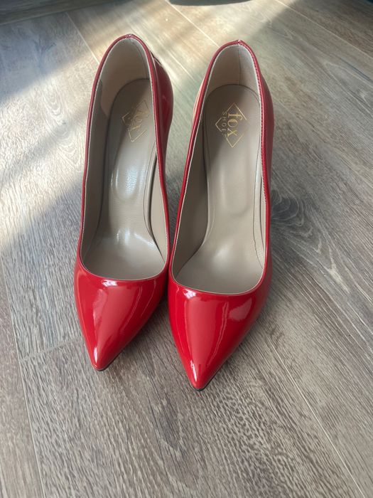 Дамски обувки с ток