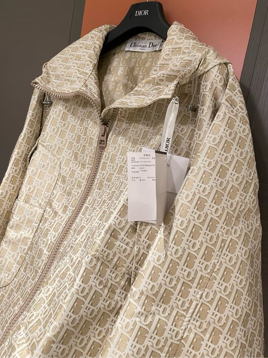 CD женско яке 2025 колекция