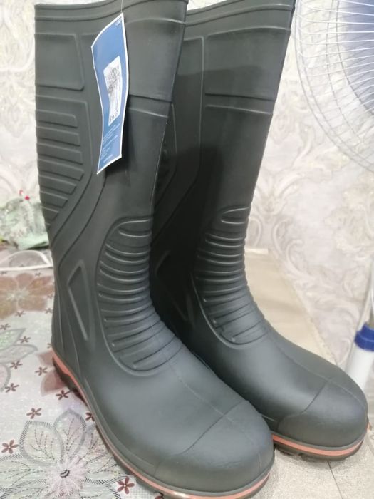 Продам   резиновые сапоги  с теплым подкладом
