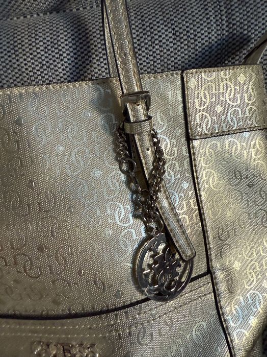 Дамска чанта Guess