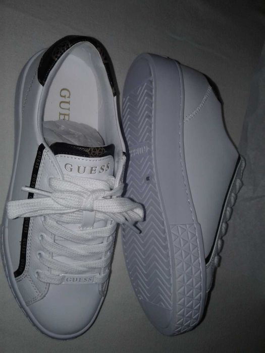 Adidasi din piele albi, marca Guess marime 39, noi, nefolositi