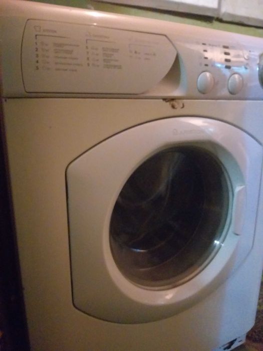 Стиральная  машина " Аристон "  на  запчасти