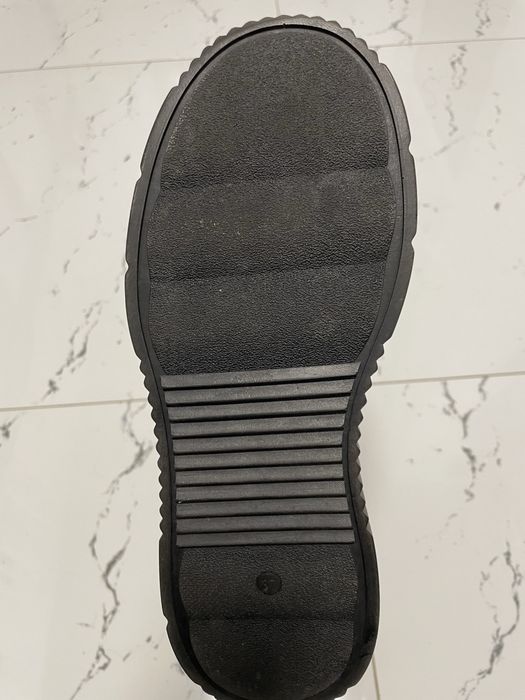 Vând ghete damă din pile întoarsă noi  mărimea 37