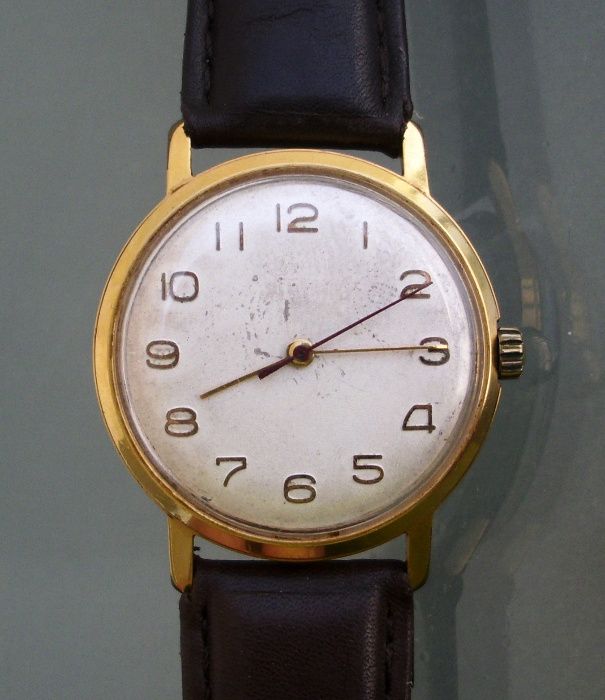 Съветски механични ръчни часовници Столичные и Восток