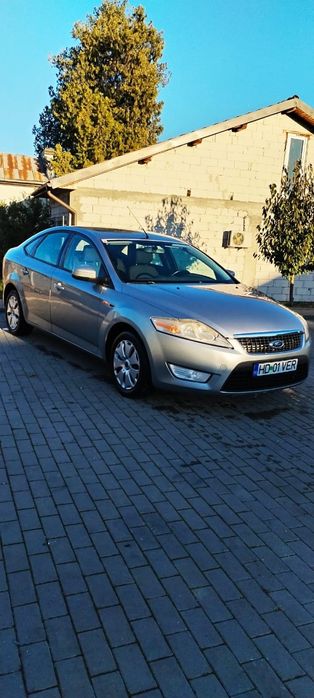 Vând Ford Mondeo 1.8