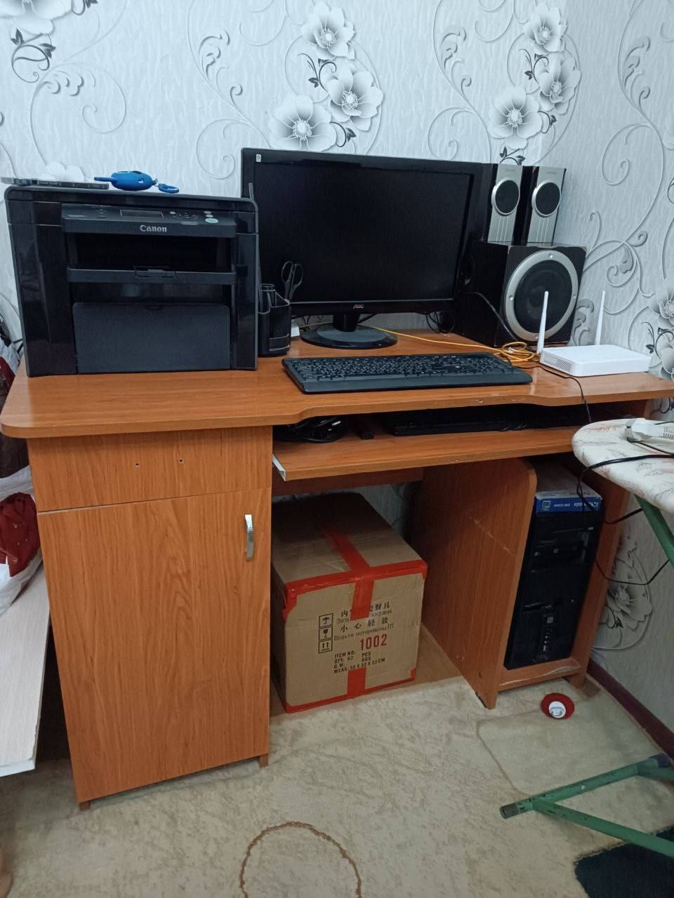 Kompyuter,  printer, kalonka, kompyuter stoli bilan sotiladi.