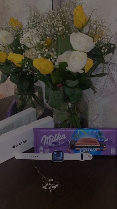 Apple watch часы белые на айфон