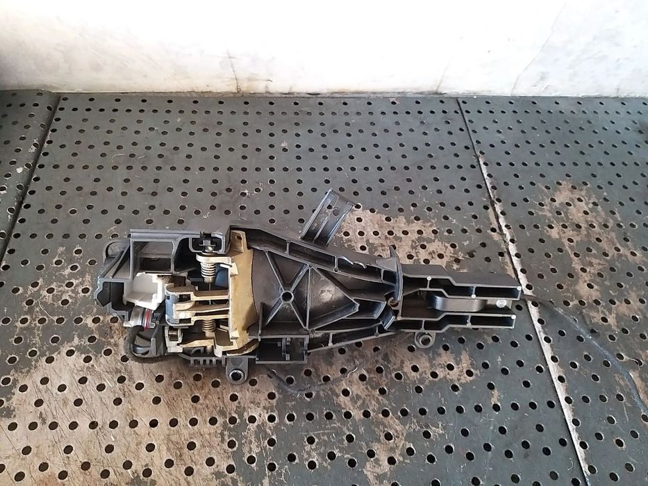 Maner usa stanga spate bmw seria 3 e90 e91 54061710 718121703 718131303