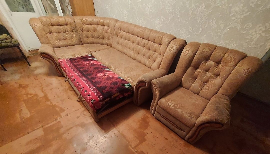 Продам диван угловой
