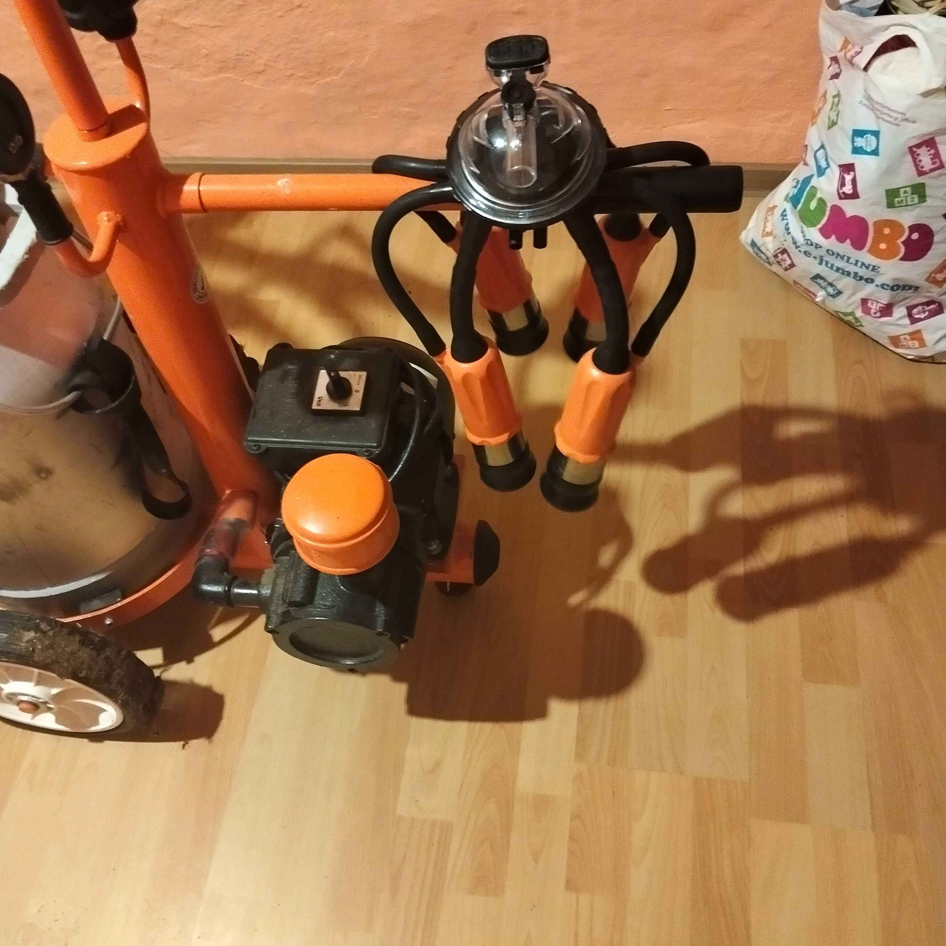 Vând mulgătoare capre sau de vaci