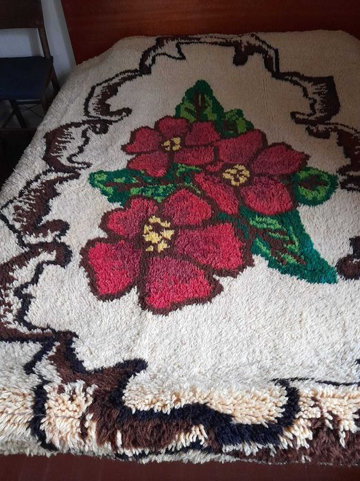 Вълнени ръчно тъкани китеници