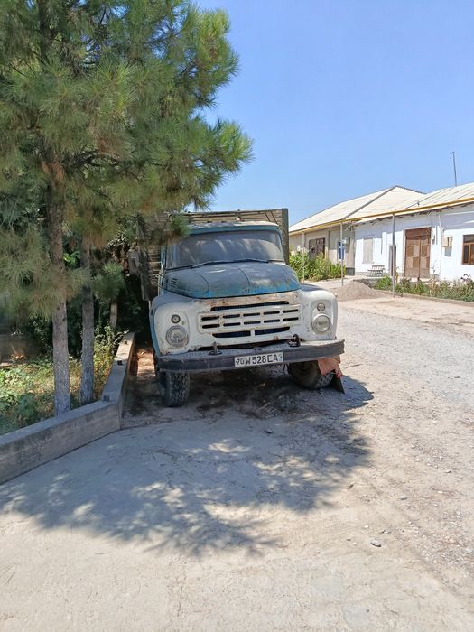 Zil moshina sotiladi