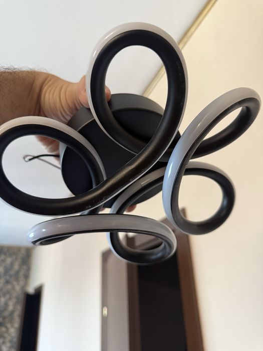 Продам Люстры LED