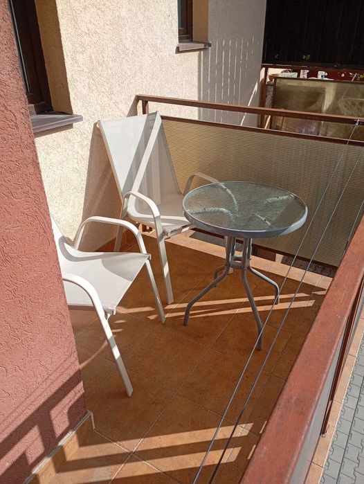 Închiriez apartament 3 camere + 1 loc pt. parcare exterioară