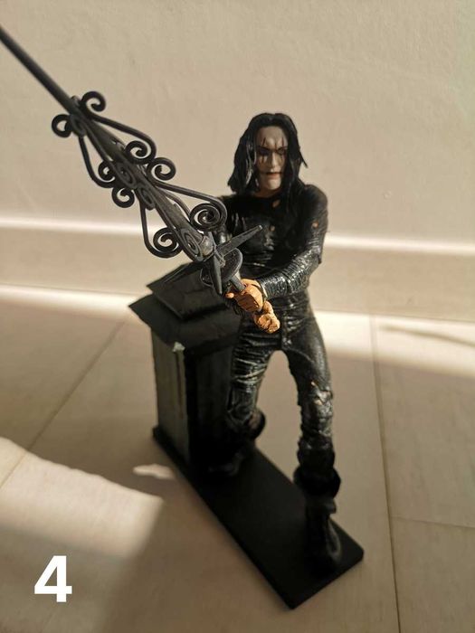 Figurine/jucarii the Crow (Corbul) de la Neca si McFarlane - set 1