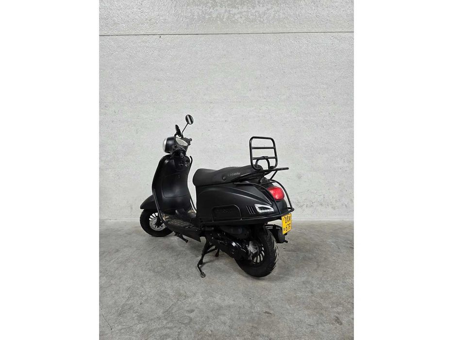 Scuter de inchiriat  50 cc 4T 220lei