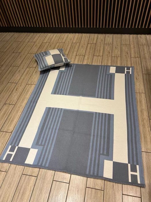 Тип Hermes Одеяло и Възглавница