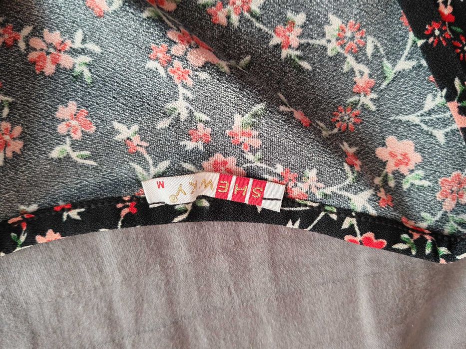 Флорална блуза - M