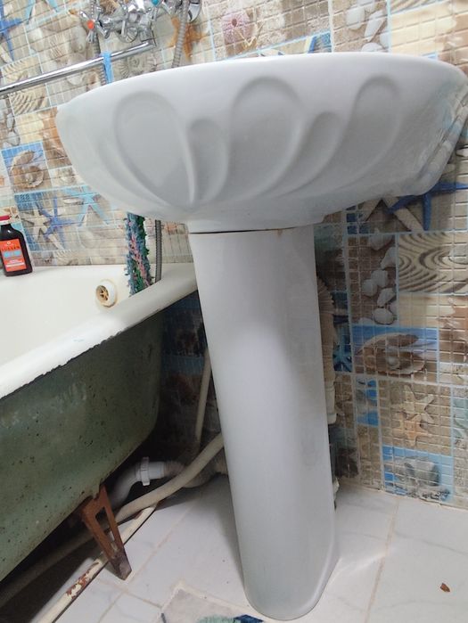 Продам раковину с пьедесталом напольная